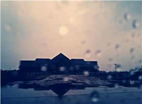 青島羅德售后人員冒雨趕往客戶所在地 青島羅德售后人員冒雨趕往客戶所在地