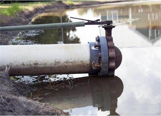 含油廢水的分離，含油廢水抽吸采用羅德耐腐蝕凸輪轉(zhuǎn)子泵