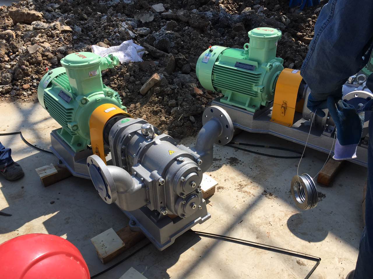 羅德乙醇卸車轉(zhuǎn)子泵安裝準(zhǔn)備工作 羅德乙醇卸車轉(zhuǎn)子泵安裝準(zhǔn)備工作