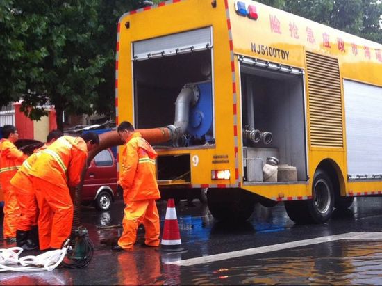 自行走移動(dòng)泵車 自行走移動(dòng)泵車